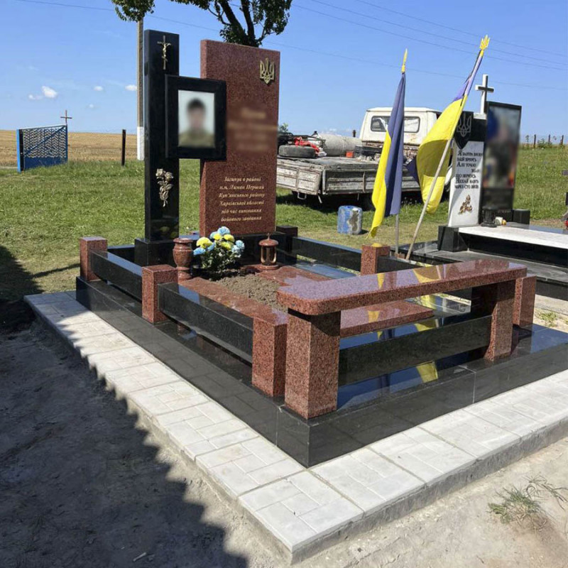 Пам'ятник загиблому воїну з портретом на фотосклі № 22096