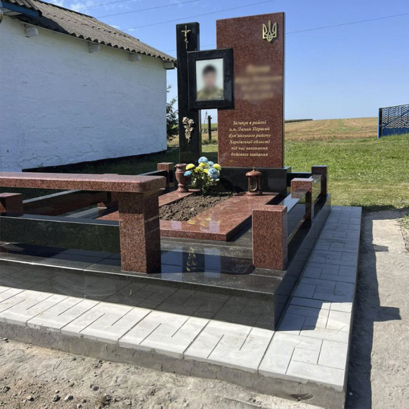 Пам'ятник загиблому воїну з портретом на фотосклі № 22096