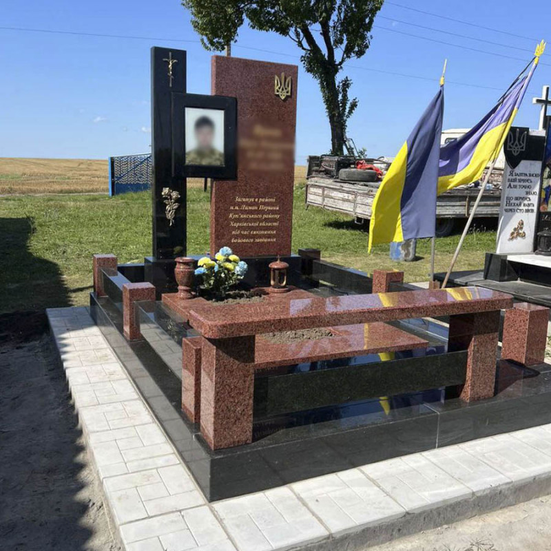 Пам'ятник загиблому воїну з портретом на фотосклі № 22096