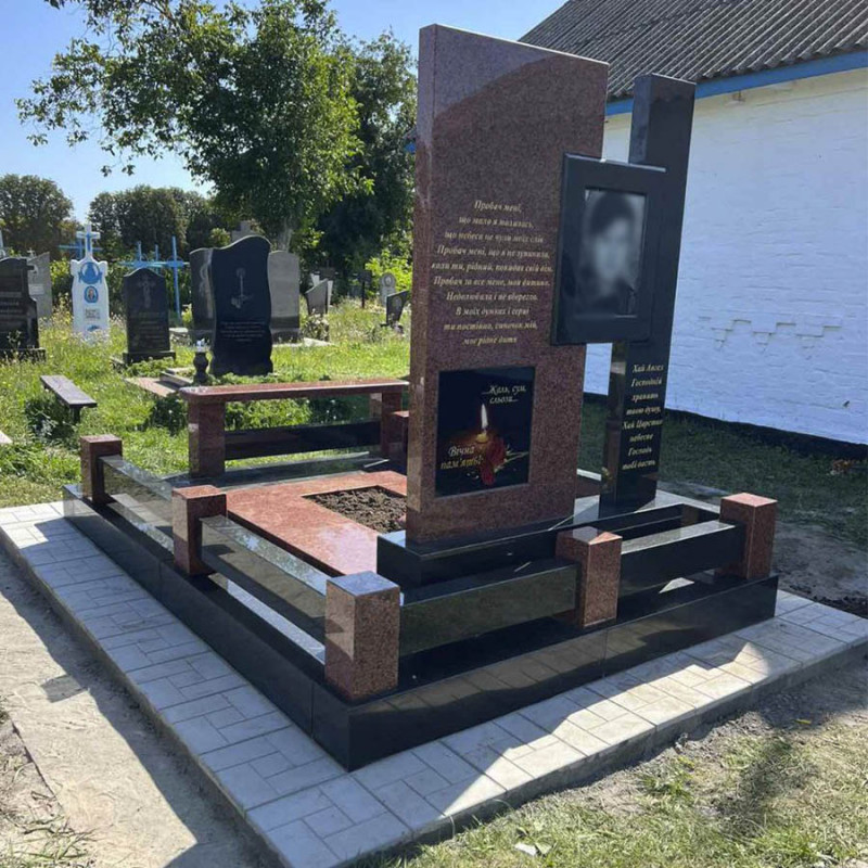 Пам'ятник загиблому воїну з портретом на фотосклі № 22096