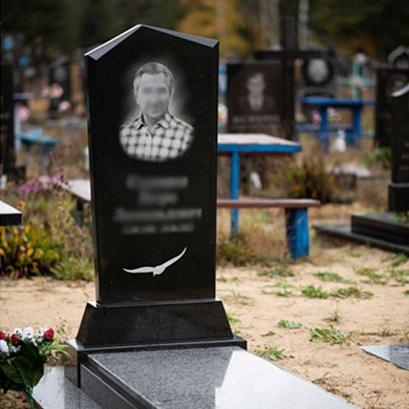 Пам'ятник із суцільним надгробком на могилу № 725715