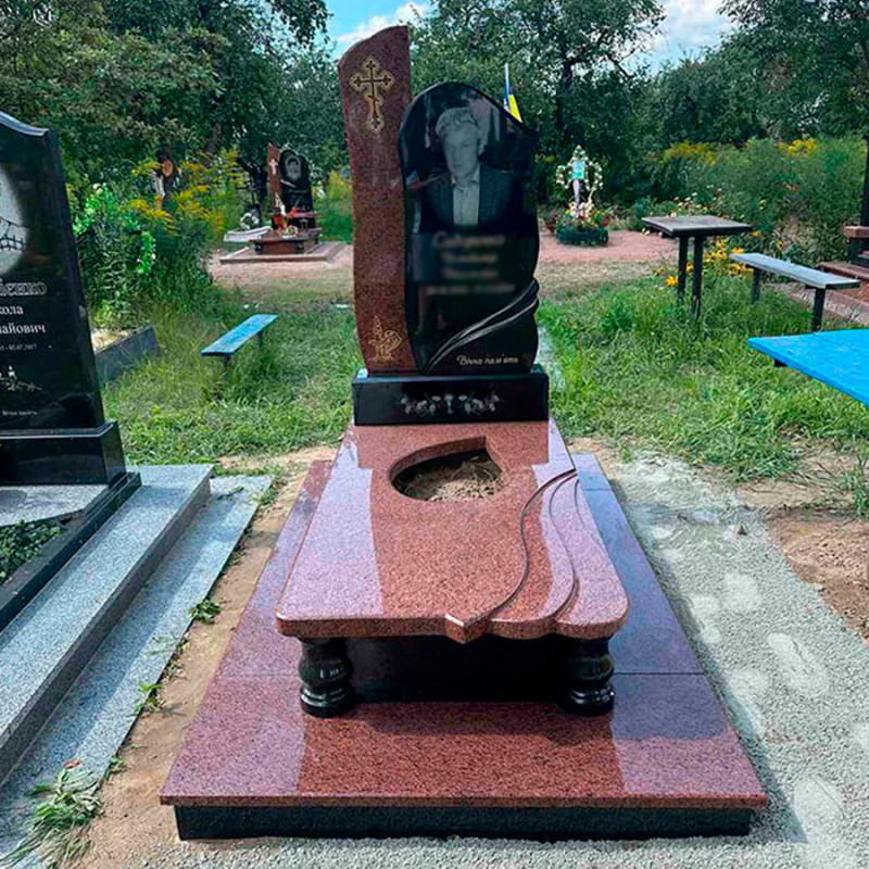 Пам'ятник з боковою колоною на могилу № 302367
