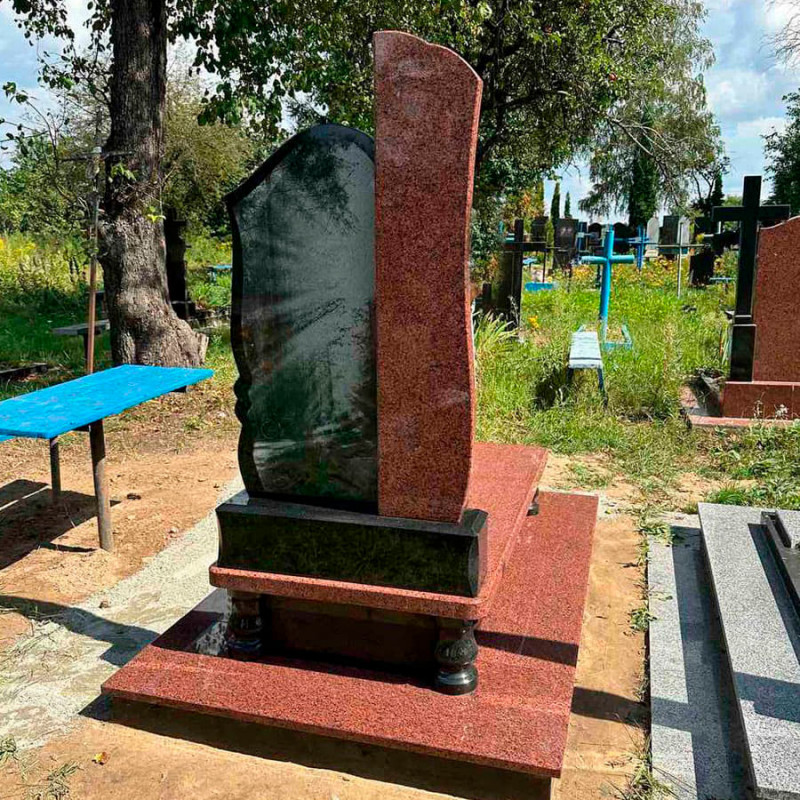 Пам'ятник з боковою колоною на могилу № 302367